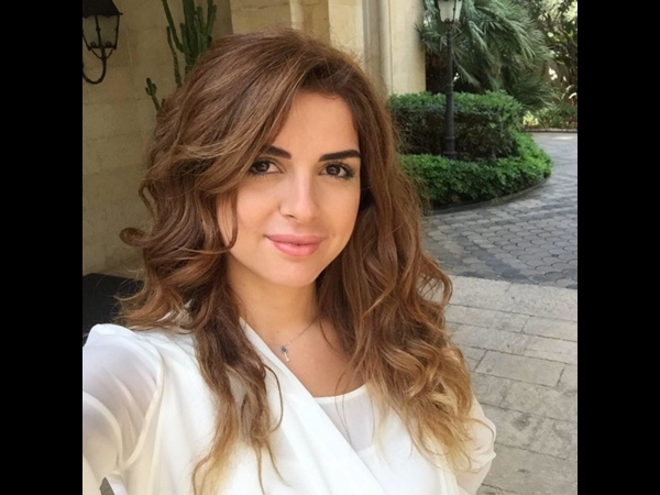 بالفيديو: مذيعة لبنانية تتعرض لموقف حرج على الهواء ... اليكم التفاصيل